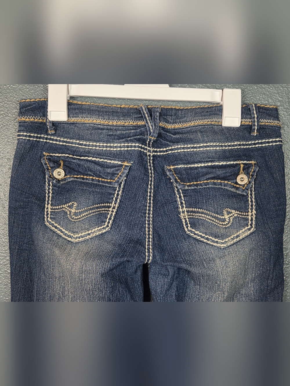 Rue 21 Denim Capri Jeans  Distressed Ripped Embroidered Back Pockets Size 7/8 - Picture 7 of 9